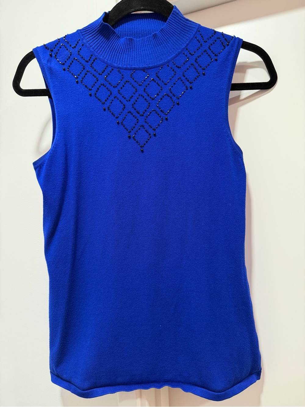 Cable & Gauge Sleeveless Knit Top with Beading (Blue) - Small